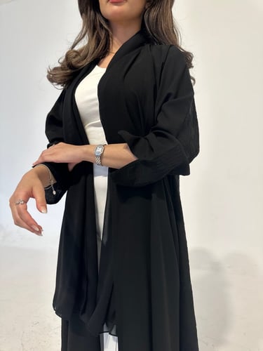 عباية كريب اسود مع جاكار زري من الخلف قصة كلوش