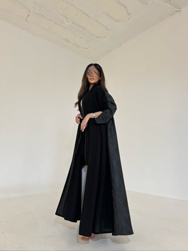 عباية تفتة هندي مع كريب اسود قصة كلوش