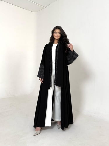 عباية كريب اسود مع اكمام شيفون ربع بشت