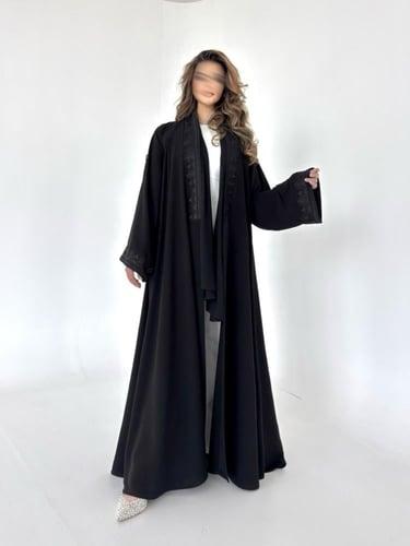 عباية كريب اسود مطرز