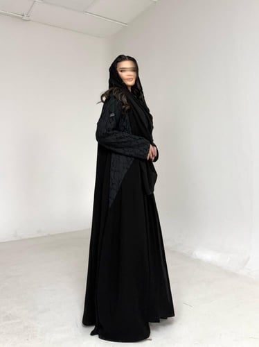 عباية كريب اسود مع دانتيل