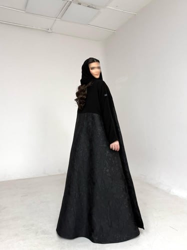 عباية كريب اسود مع جاكار لمعه