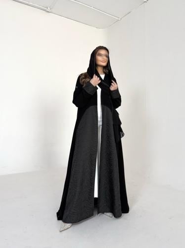 عباية كريب اسود مع تفته مموج