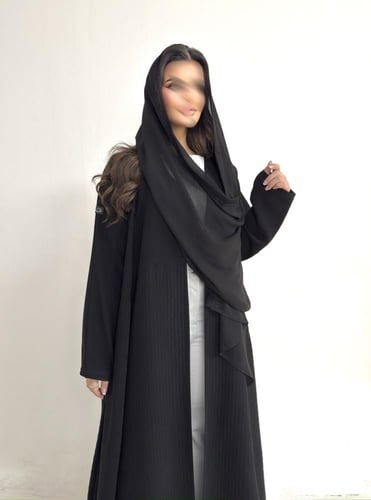 عباية كريب اسود مع جاكار مخطط