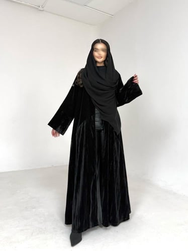 عباية مخمل سادة مع مخمل مكسر
