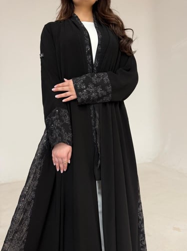 عباية كريب اسود مع شيفون مطرز ترتر فضي