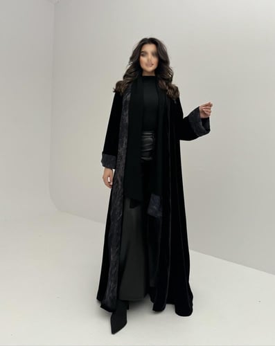 عباية مخمل أسود مع شيفون قصة كلوش