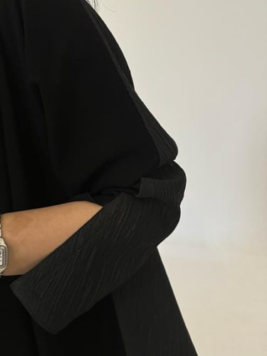 عباية كريب مع جاكار زري أسود من الخلف قصة كلوش