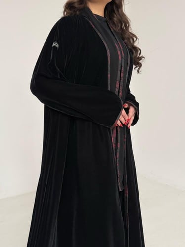 عباية مخمل اسود مع تفته