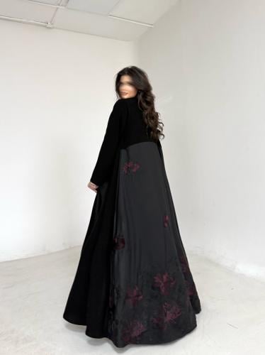 عباية كريب اسود مع لنن مطرز