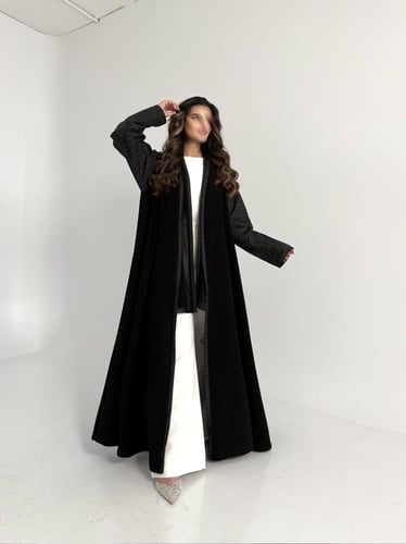 عباية كريب اسود قصة كلوش اكمام تفته جاكار