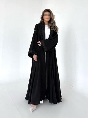 عباية كريب اسود مطرز