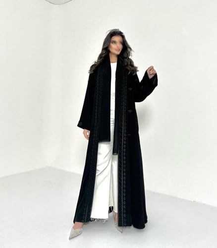 عباية كريب اسود مطرز أسود قصة كلوش