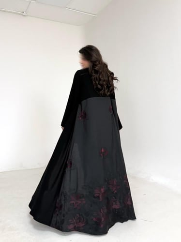 عباية كريب اسود مع لنن مطرز