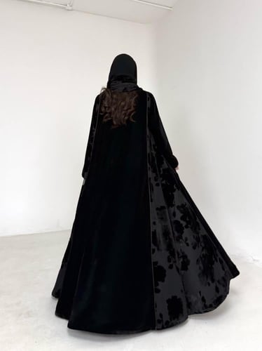 عباية مخمل سادة مع مخمل شيفون