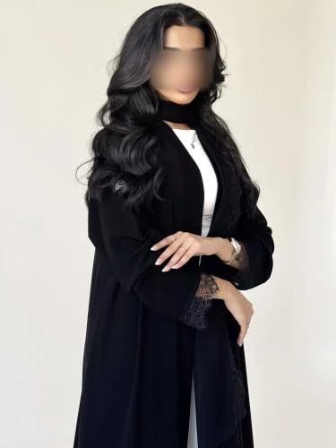 عباية كريب اسود مع دانتيل فرنسي قصة كلوش