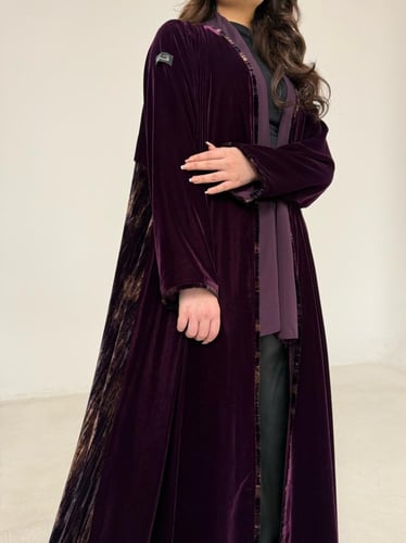 عباية مخمل بنفسجي مع مخمل مكسر