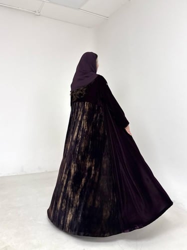 عباية مخمل بنفسجي مع مخمل مكسر