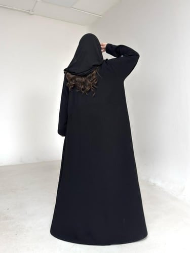 عباية كريب اسود مع جاكار مخطط