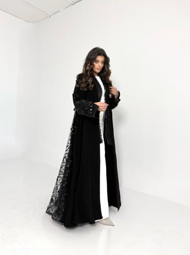 عباية كريب اسود مع تل مطرز