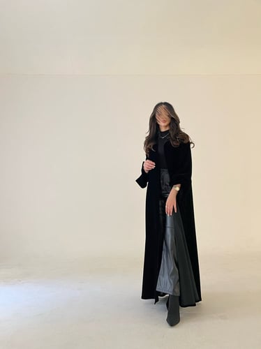 عباية مخمل أسود قصة كلوش