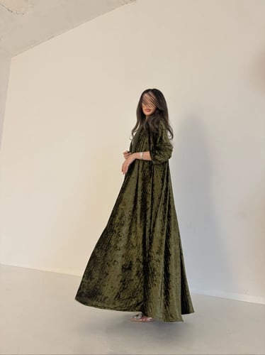 عباية مخمل زيتي مبطن قصة كلوش