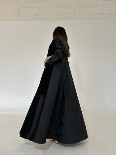 عباية تفتة هندي مع كريب اسود قصة كلوش