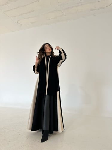 عباية شامواة اسود وبيج قصة كلوش