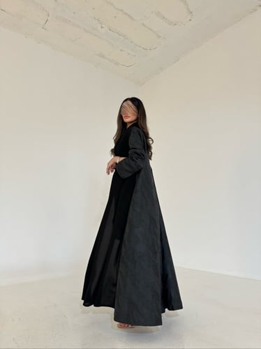 عباية تفتة هندي مع كريب اسود قصة كلوش