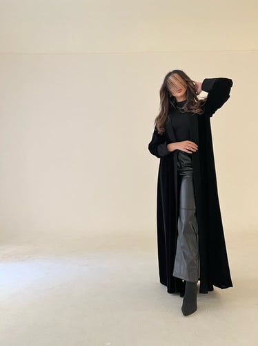 عباية مخمل أطراف كريب