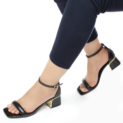 حذاء اسود بكعب مربع قصير