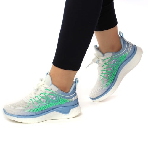 حذاء رياضي لون ازرق فاتح وابيض