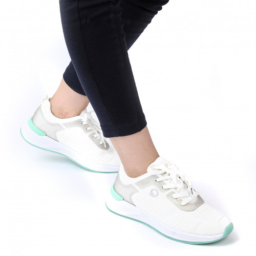 حذاء رياضي مرتفع أبيض ملمس بارز فلوتشس