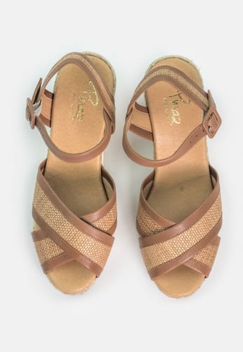 صندل بيناز مرتفع بخطوط بنية