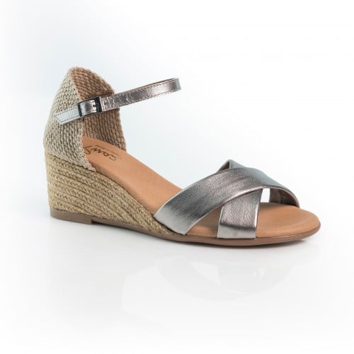 صندل بيناز مرتفع فضي بزينة متقاطعة