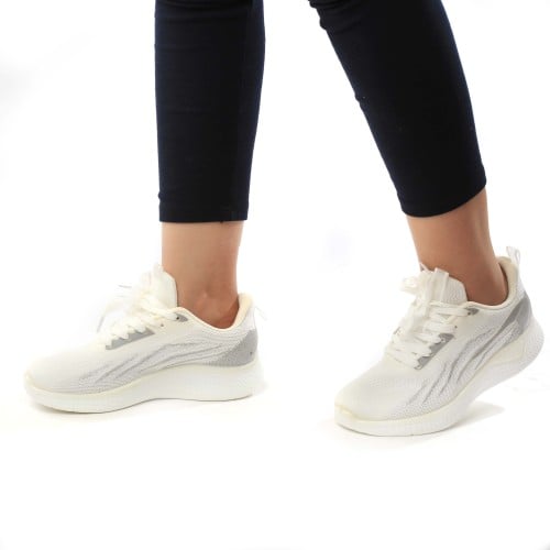 حذاء رياضي بلون رمادي وابيض