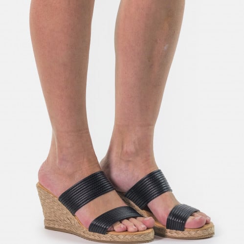 صندل بيناز أسود مرتفع بسيور