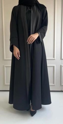 عبايه سوداء قماش كريب والاطراف تفته بتطريز بسيط ع...