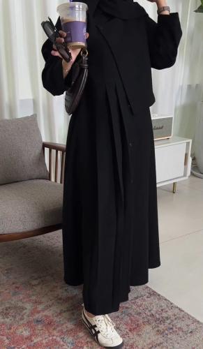 عبايه عمليه بكسرات بالجوانب