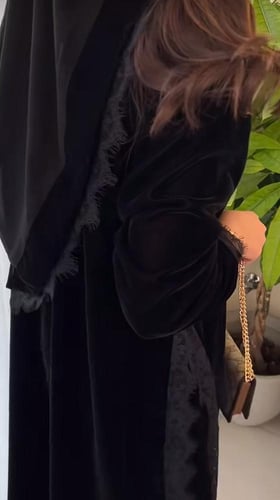 عباية شتويه مخمل دانتيل A90