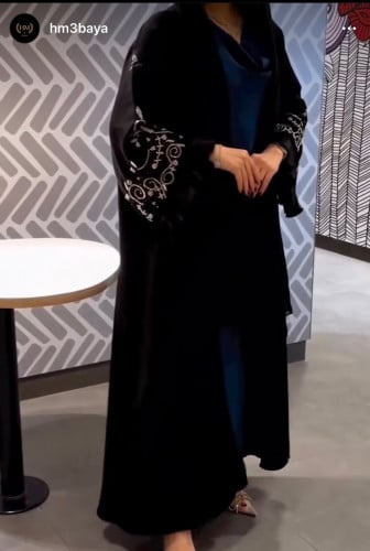 عبايه كريب كوري شك خرز فضي ع الكم