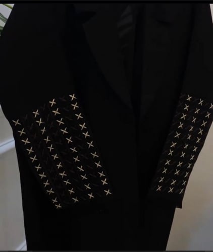 عبايه سوداء ، تطريز ع الاكمام