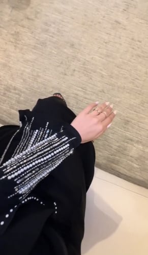 عبايه شك يدوي فضي + ابيض