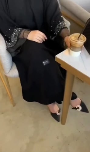 عبايه سودا شك يدوي ع الاكمام