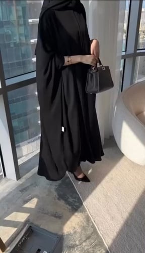 عبايه عمليه بشت قماش كريب كوري