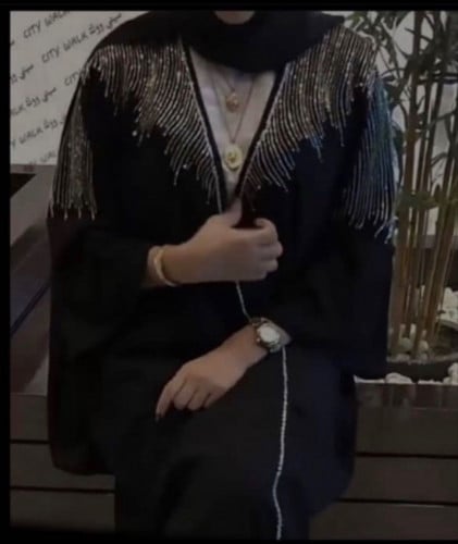 عبايه بشك خرز اعلى العبايه