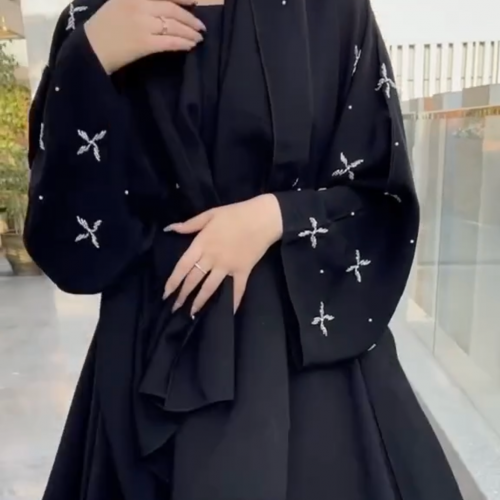 عبايه سودا ،شك يدوي ع الاكمام