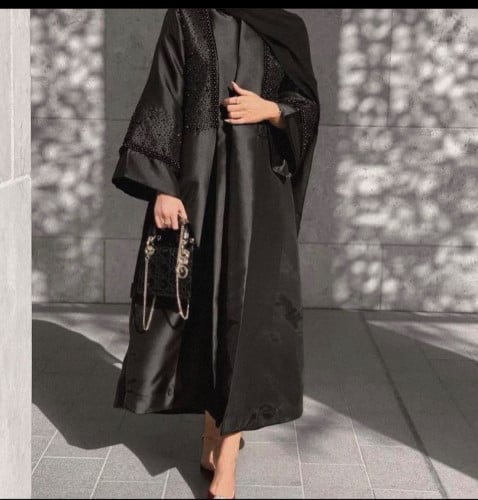عبايه سودا بشك اسود