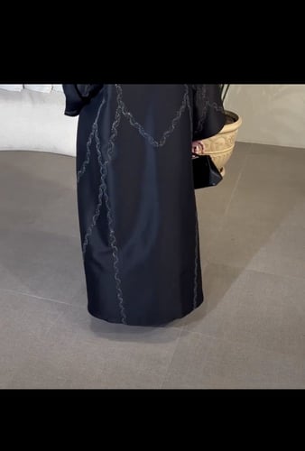 عبايه إيميليا شك يدوي خرز اسود
