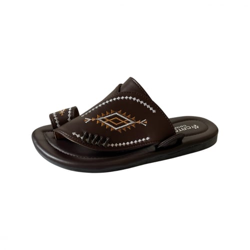 نعال شرقي بني مطرز